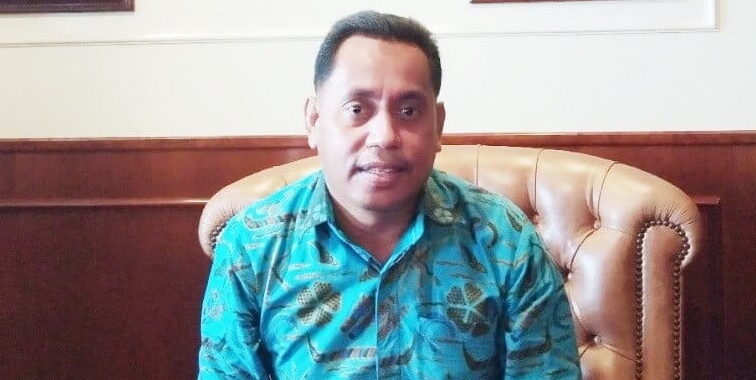 Juru Bicara Pemkot Tual  Klarifikasi Foto Simbol Jari Salam Damai Oleh PJ Walikota Tual